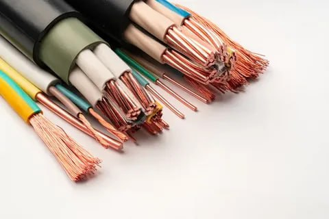 تصویر 3 از کابل برق شهری مناسب نصب در خیابان ها و معابر